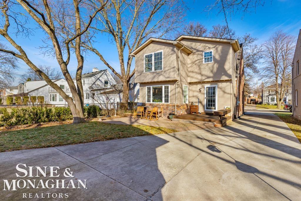 1379 Hampton Road Grosse Pointe Woods, MI 48236 - Photo 33 of 42