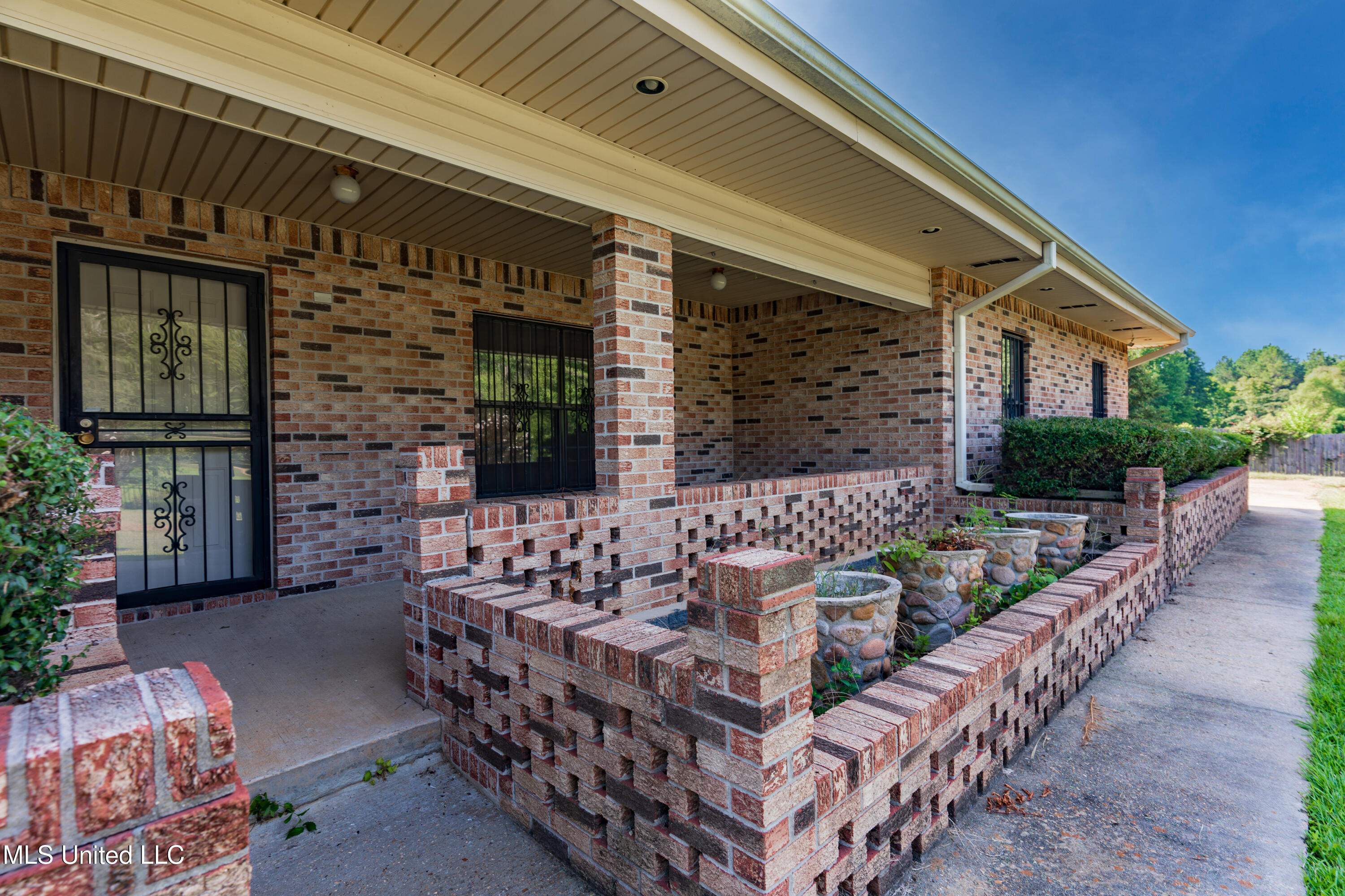 5232 Old Byram Road Byram, MS 39272 - Photo 11 of 77 11-Front