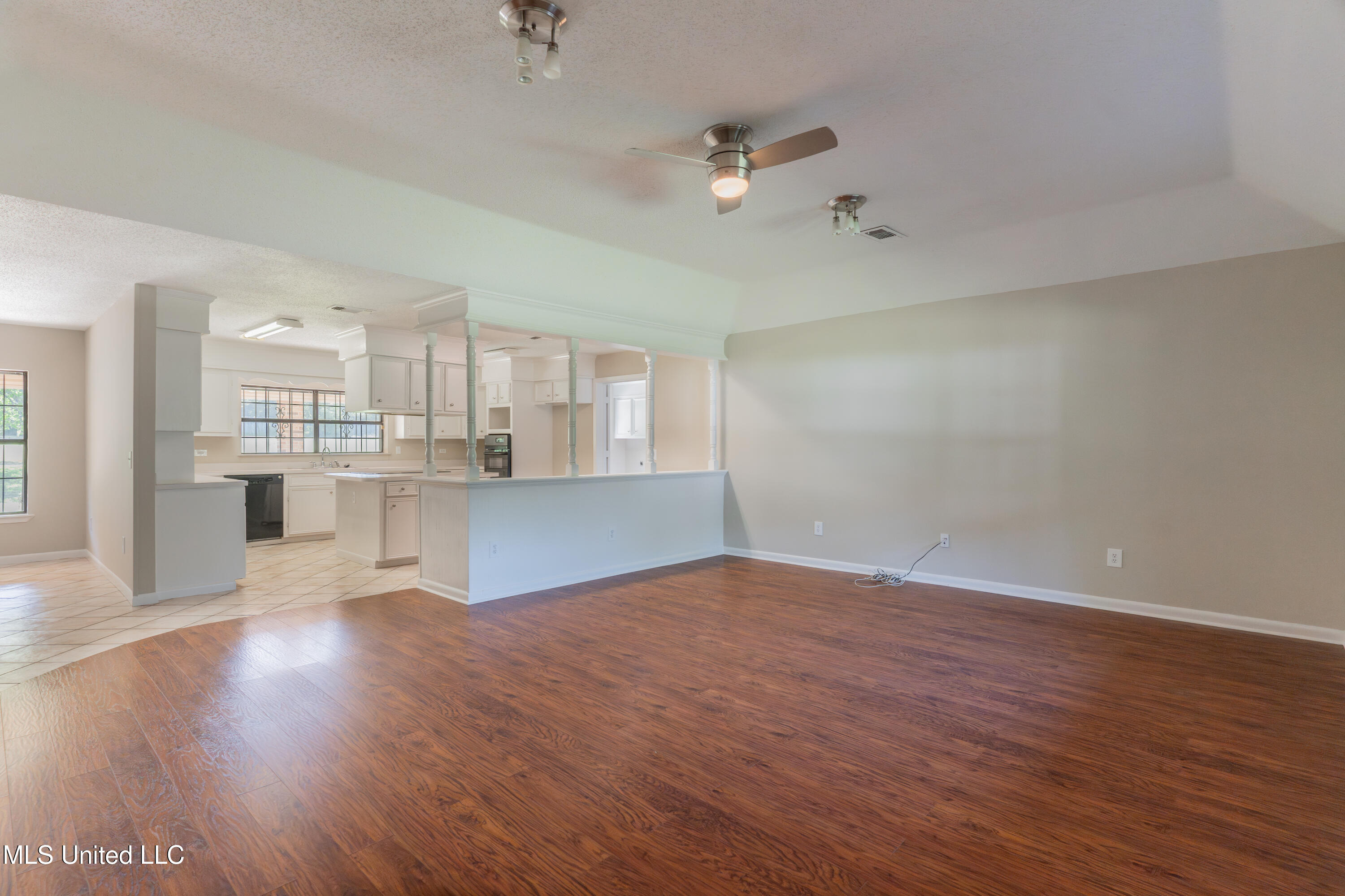 5232 Old Byram Road Byram, MS 39272 - Photo 14 of 77 14-LivingRoom