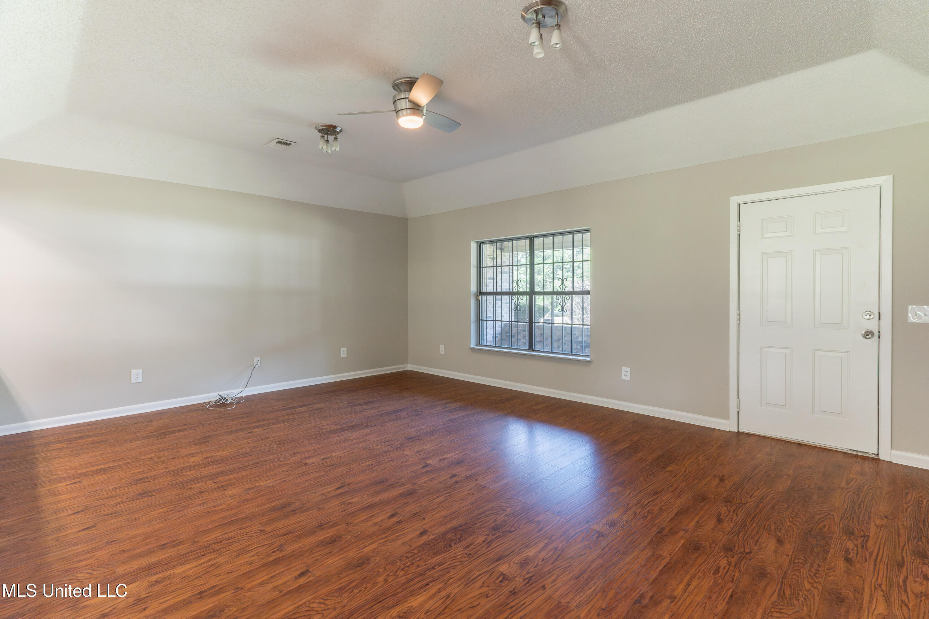 5232 Old Byram Road Byram, MS 39272 - Photo 16 of 77 16-LivingRoom