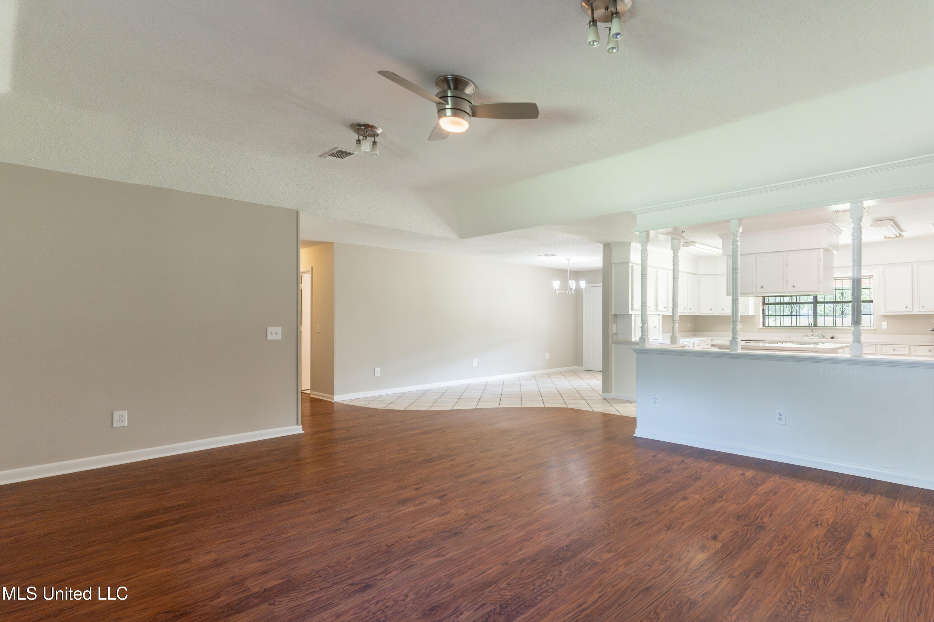 5232 Old Byram Road Byram, MS 39272 - Photo 17 of 77 17-LivingRoom