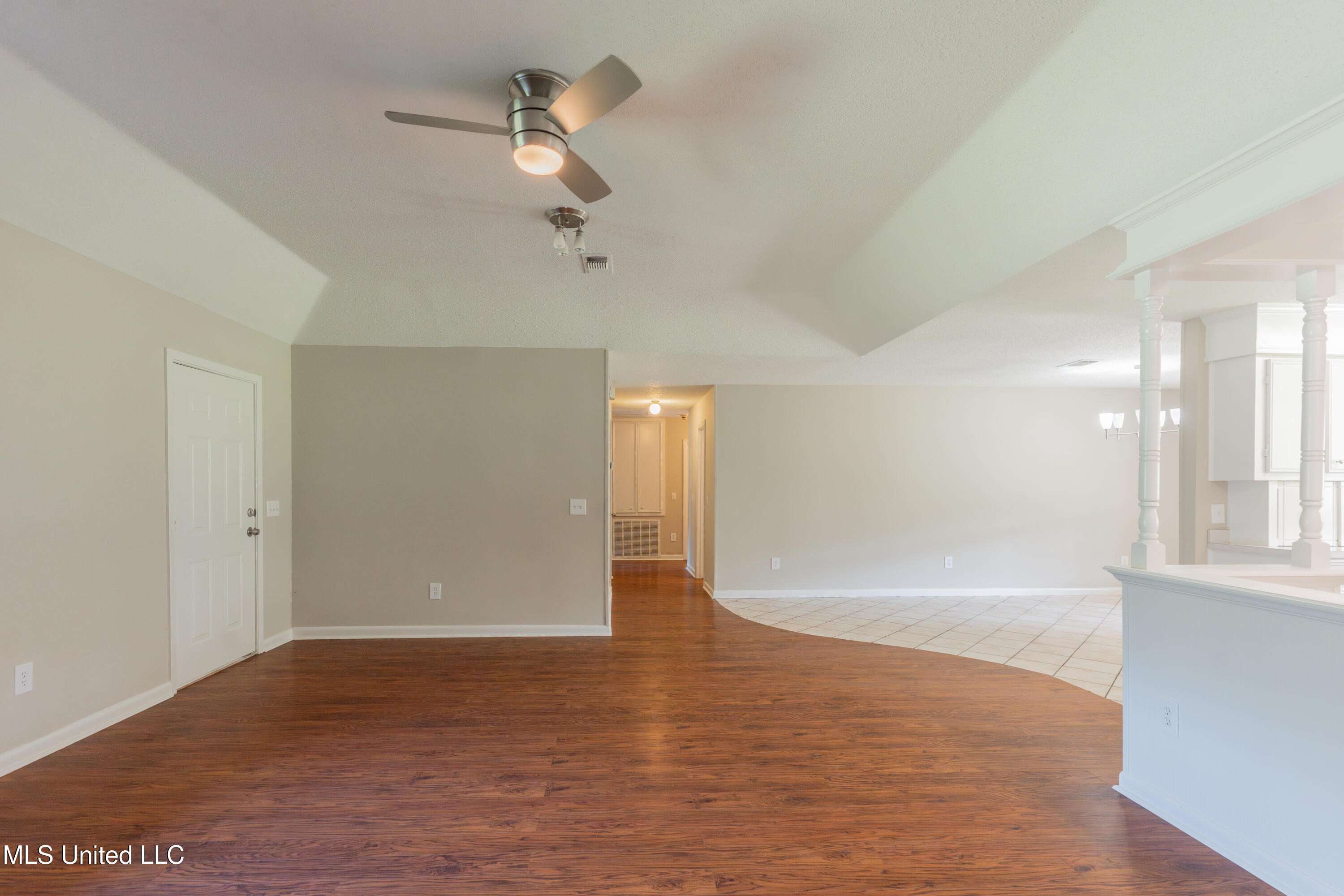 5232 Old Byram Road Byram, MS 39272 - Photo 18 of 77 18-LivingRoom