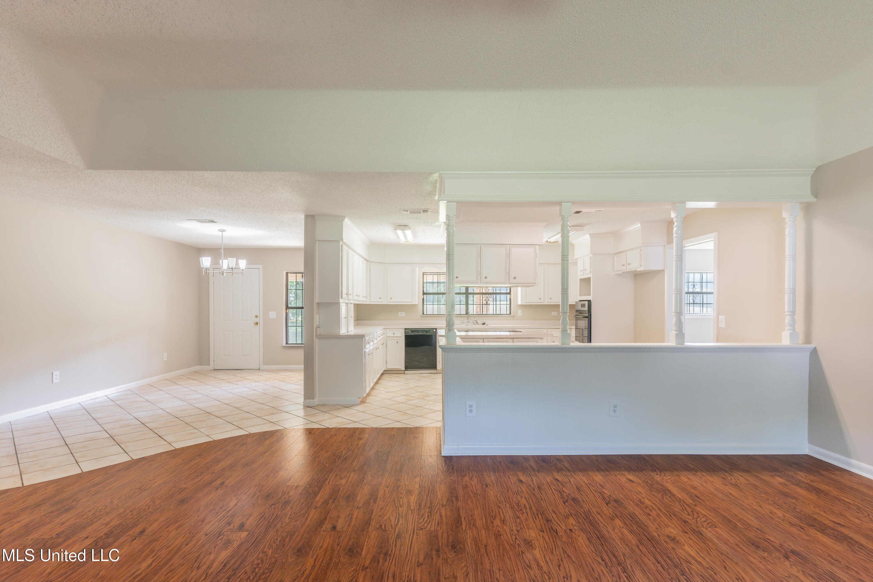 5232 Old Byram Road Byram, MS 39272 - Photo 19 of 77 19-LivingRoom