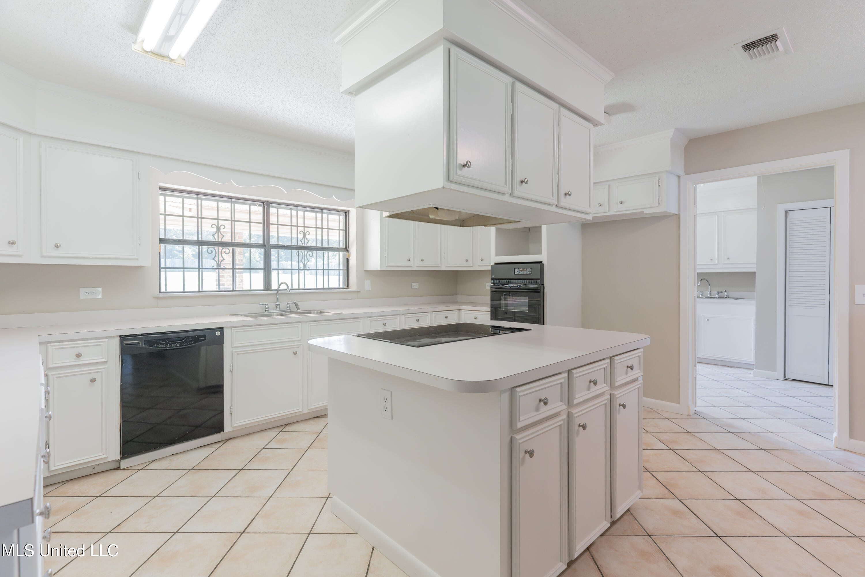 5232 Old Byram Road Byram, MS 39272 - Photo 21 of 77 21-Kitchen