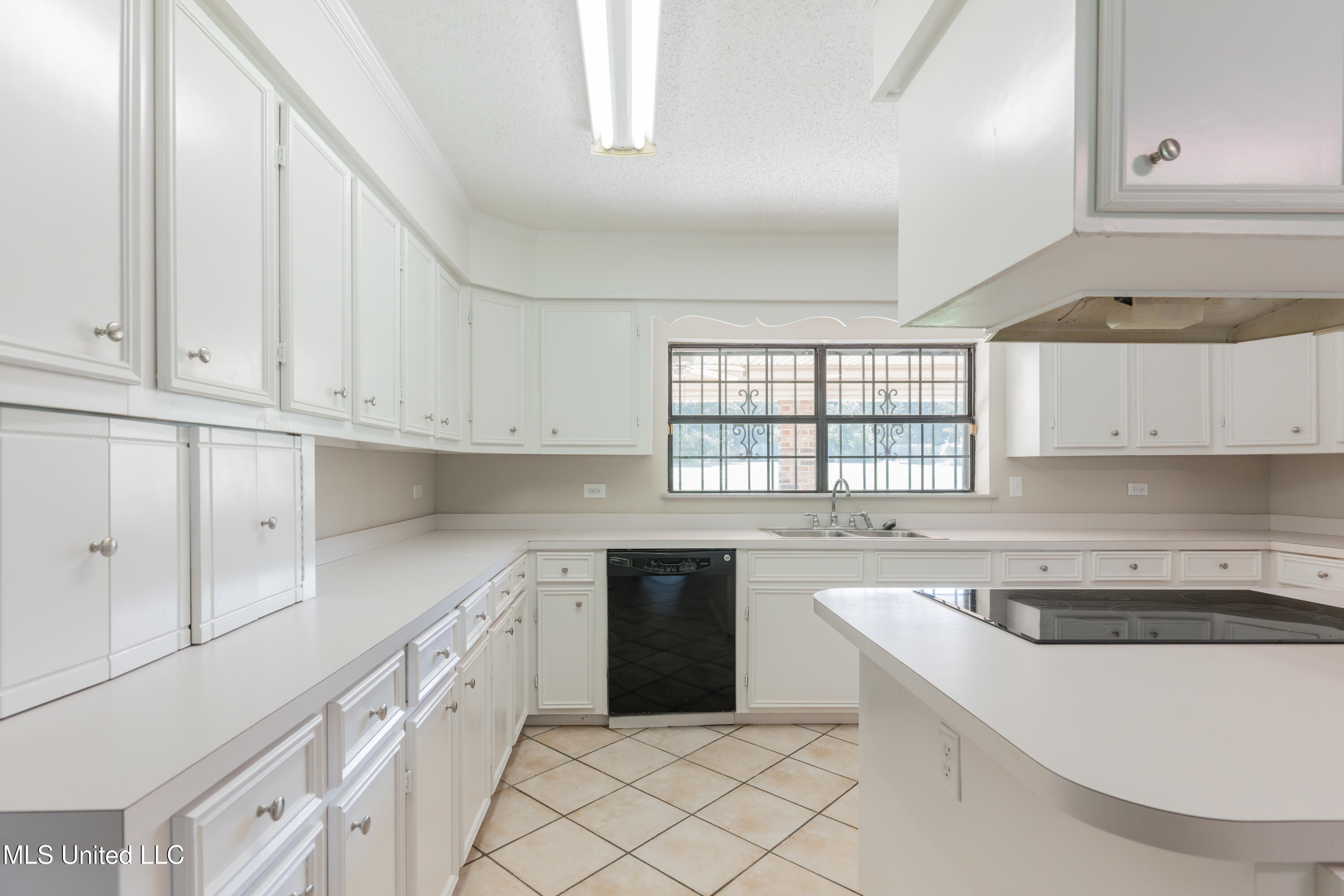 5232 Old Byram Road Byram, MS 39272 - Photo 22 of 77 22-Kitchen