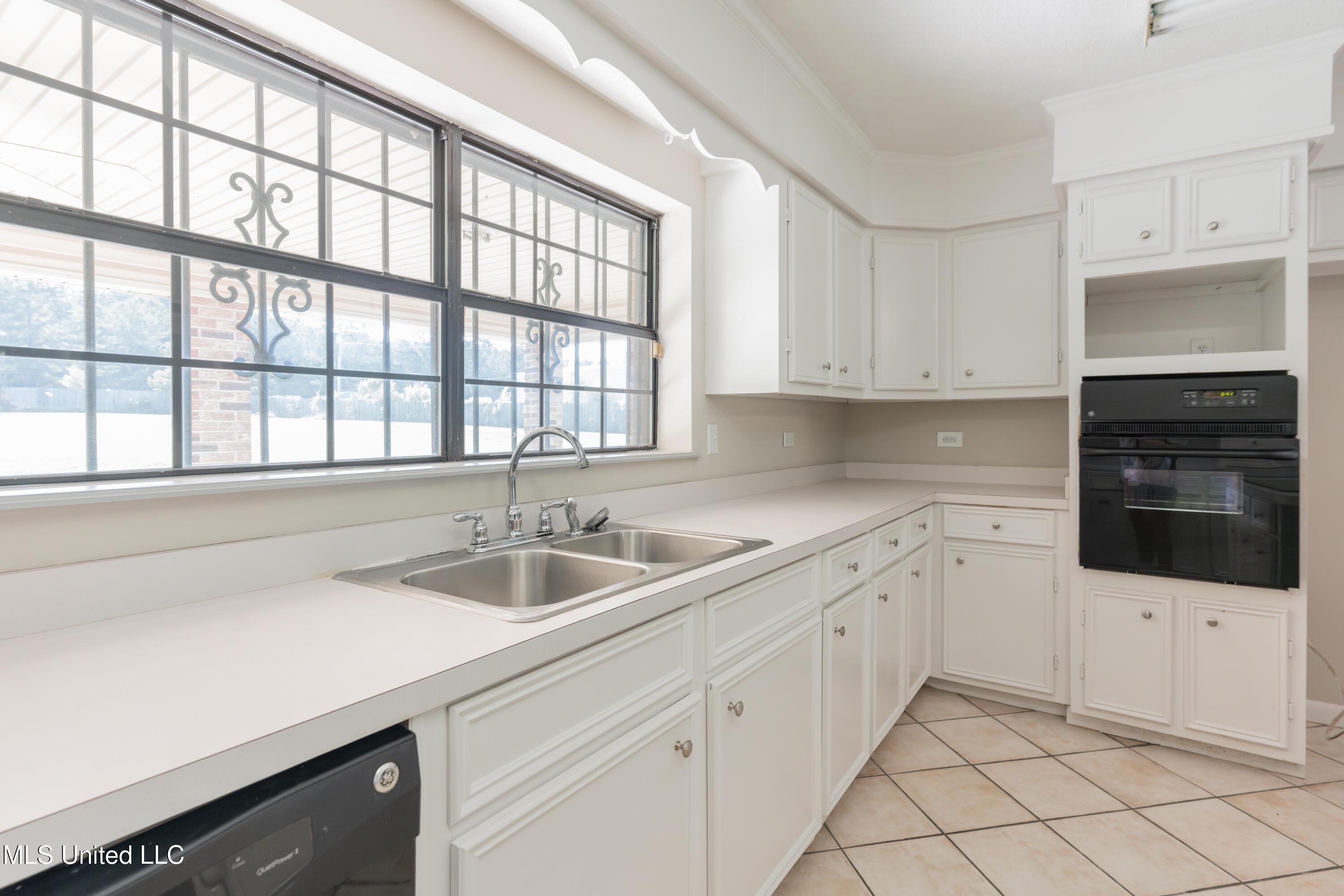 5232 Old Byram Road Byram, MS 39272 - Photo 23 of 77 23-Kitchen
