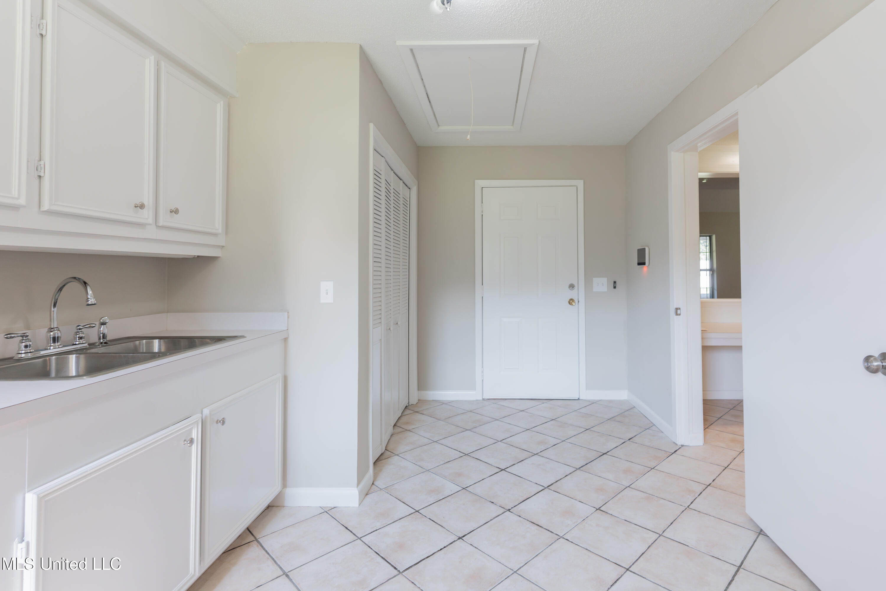 5232 Old Byram Road Byram, MS 39272 - Photo 32 of 77 32-LaundryRoom