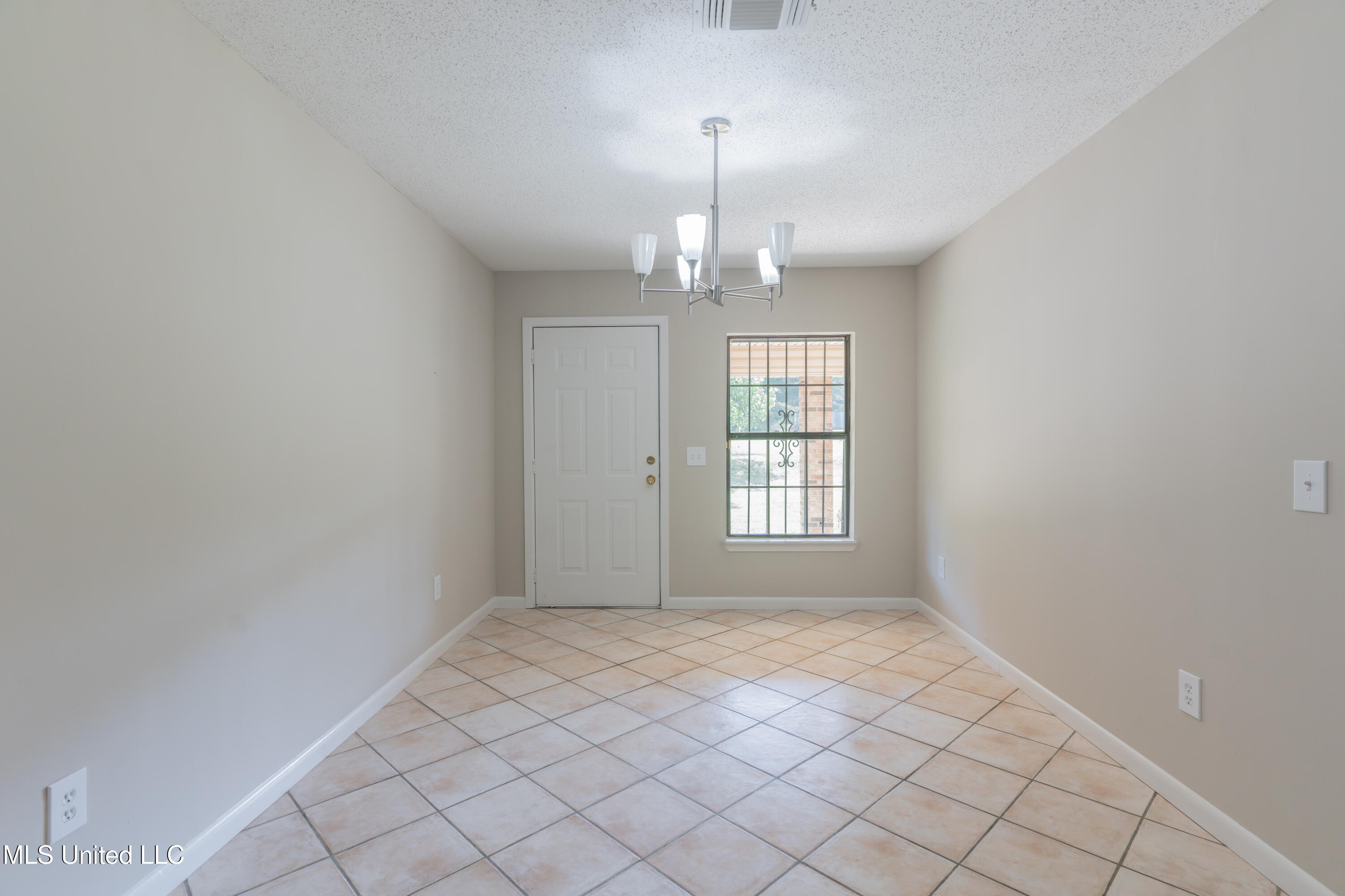 5232 Old Byram Road Byram, MS 39272 - Photo 33 of 77 33-DiningArea