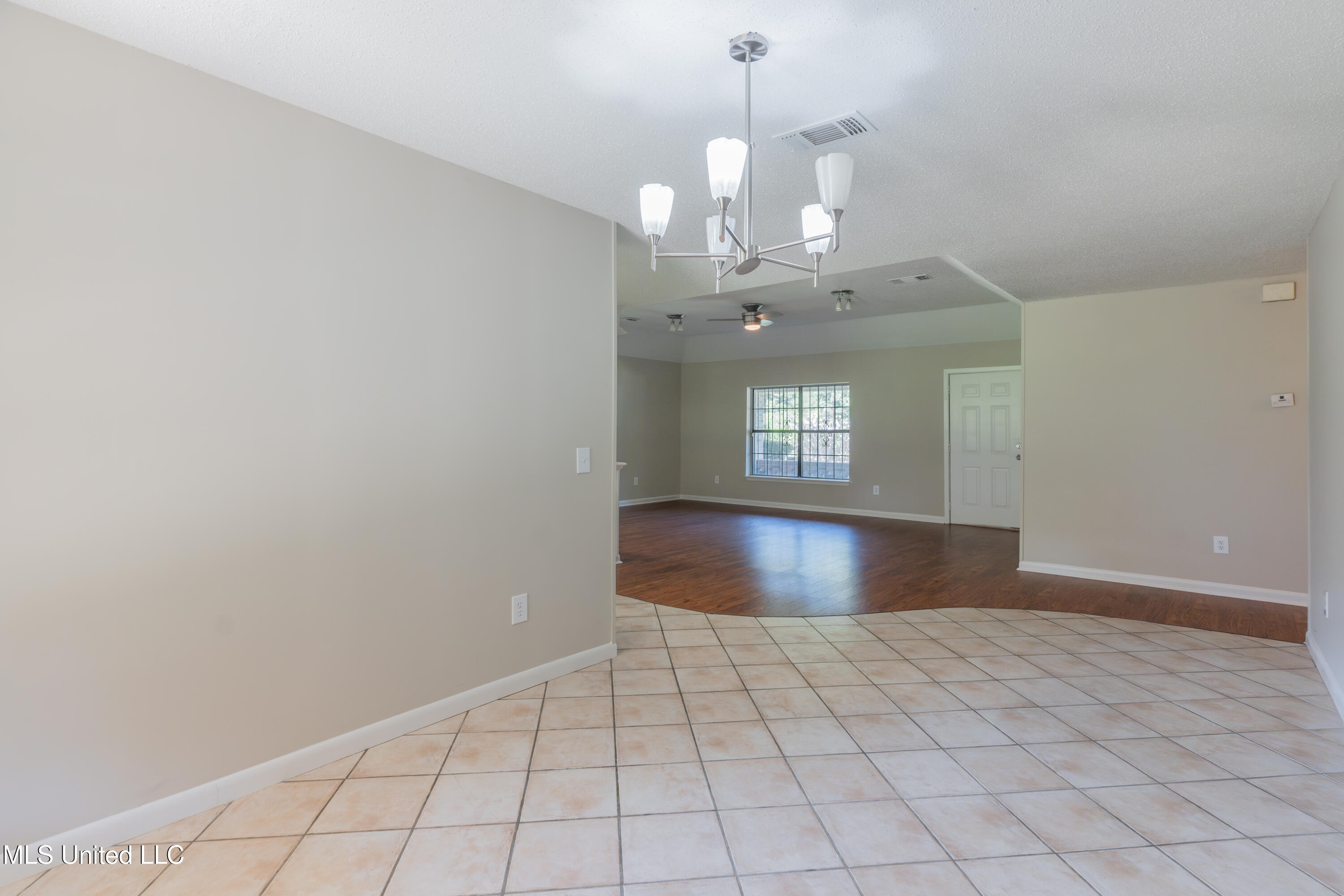 5232 Old Byram Road Byram, MS 39272 - Photo 34 of 77 34-DiningArea