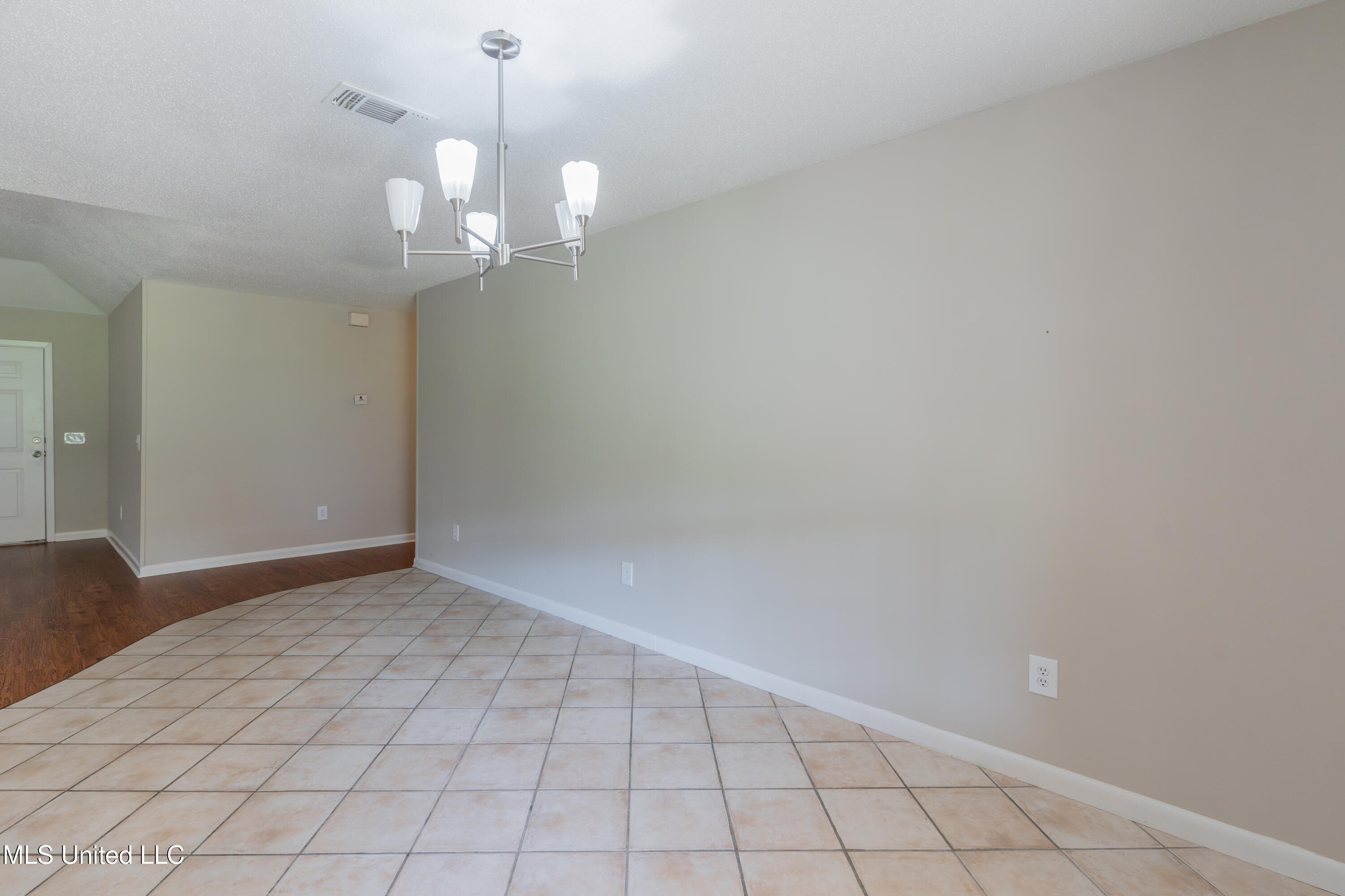 5232 Old Byram Road Byram, MS 39272 - Photo 35 of 77 35-DiningArea