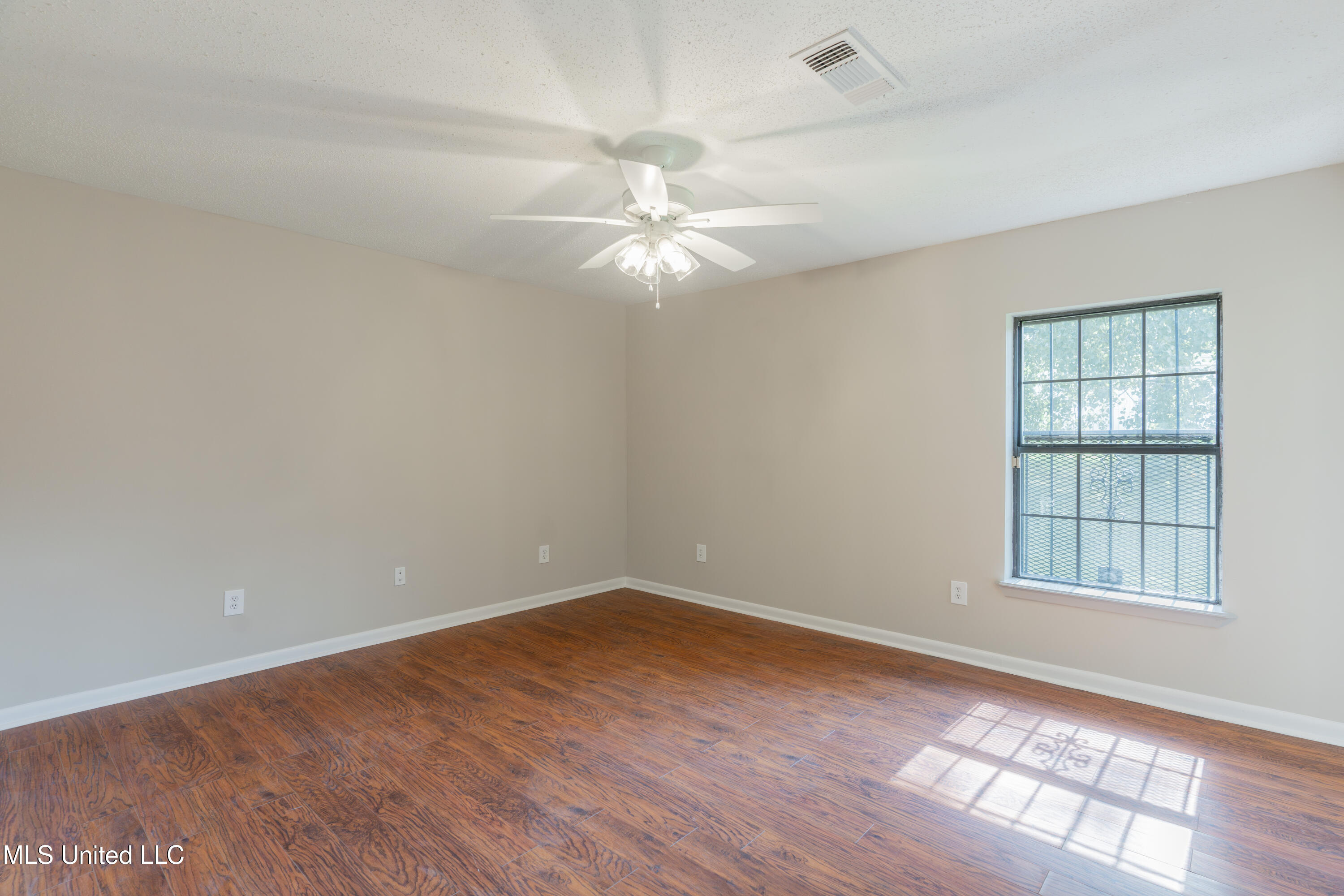 5232 Old Byram Road Byram, MS 39272 - Photo 36 of 77 36-PrimaryBedroom