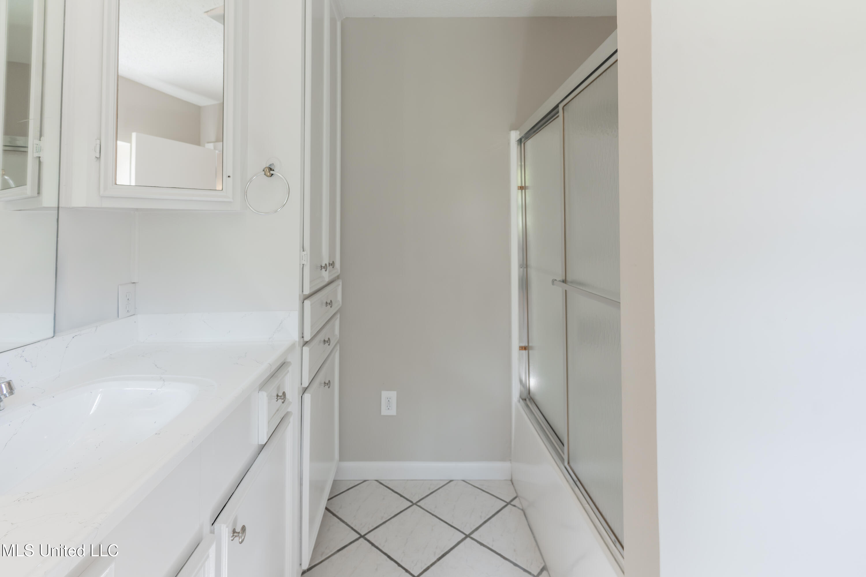 5232 Old Byram Road Byram, MS 39272 - Photo 41 of 77 41-PrimaryBathroom