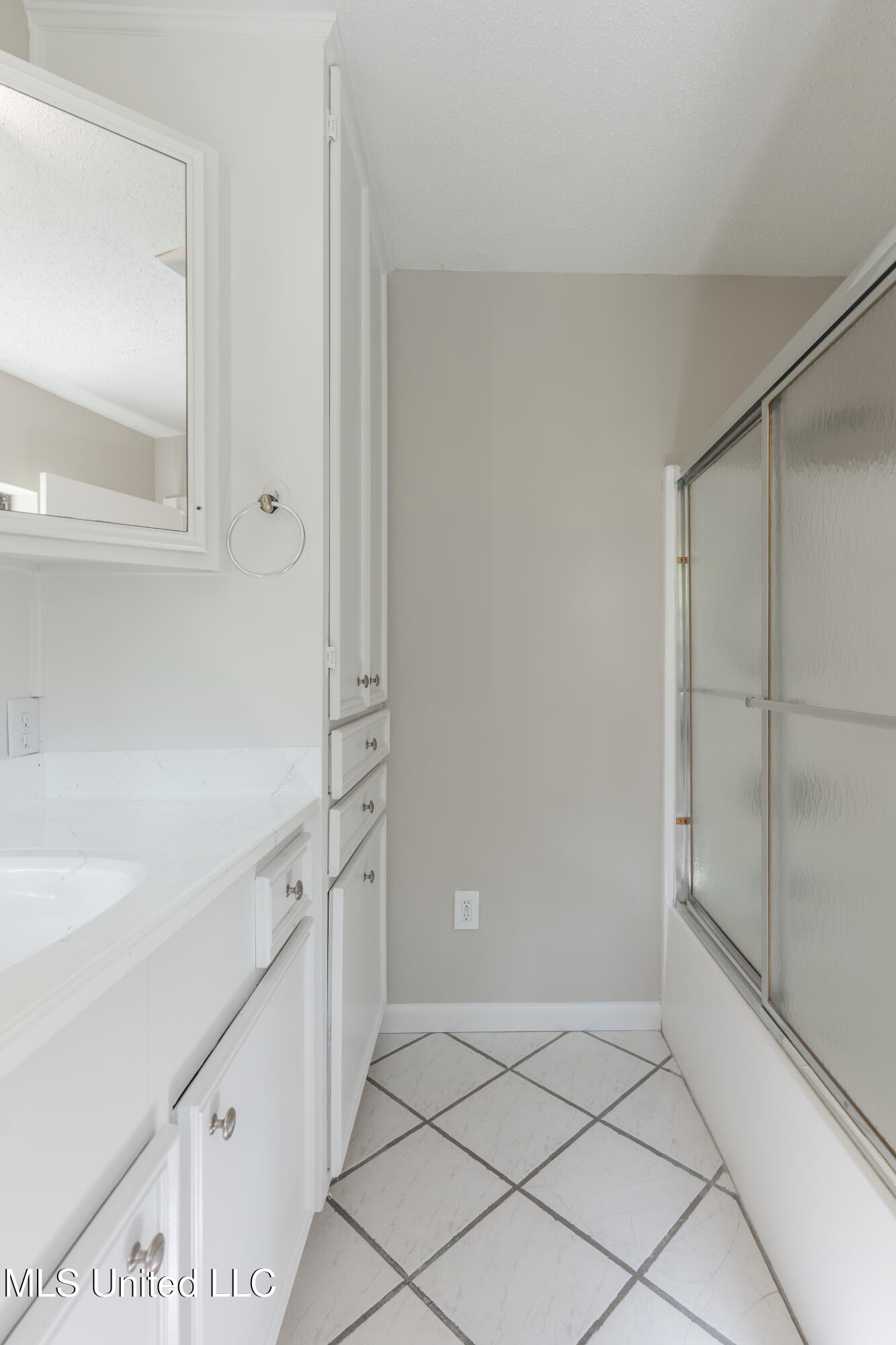 5232 Old Byram Road Byram, MS 39272 - Photo 42 of 77 42-PrimaryBathroom