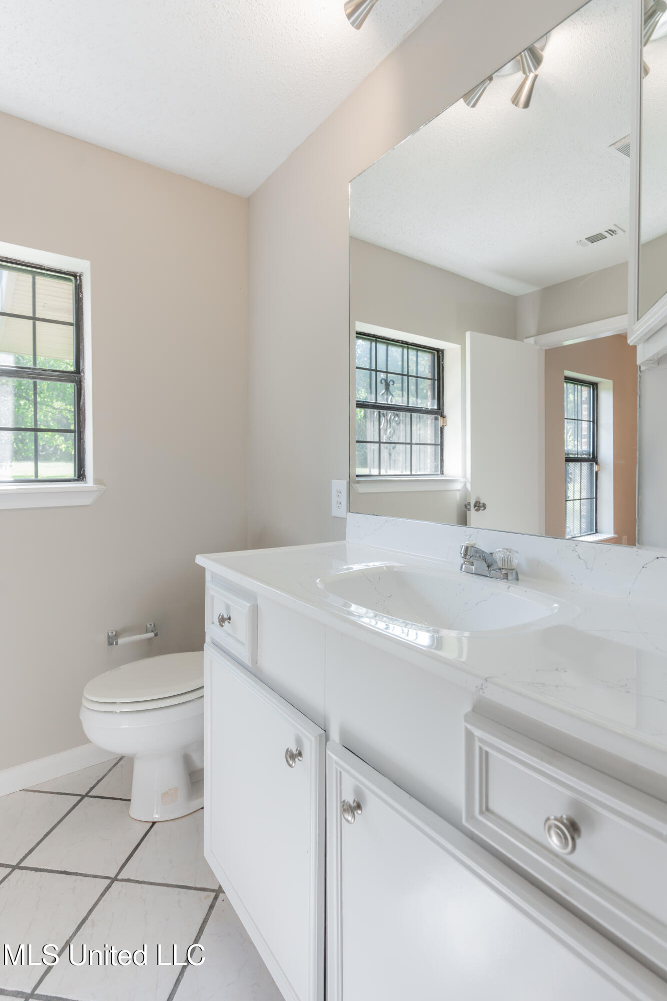 5232 Old Byram Road Byram, MS 39272 - Photo 44 of 77 44-PrimaryBathroom