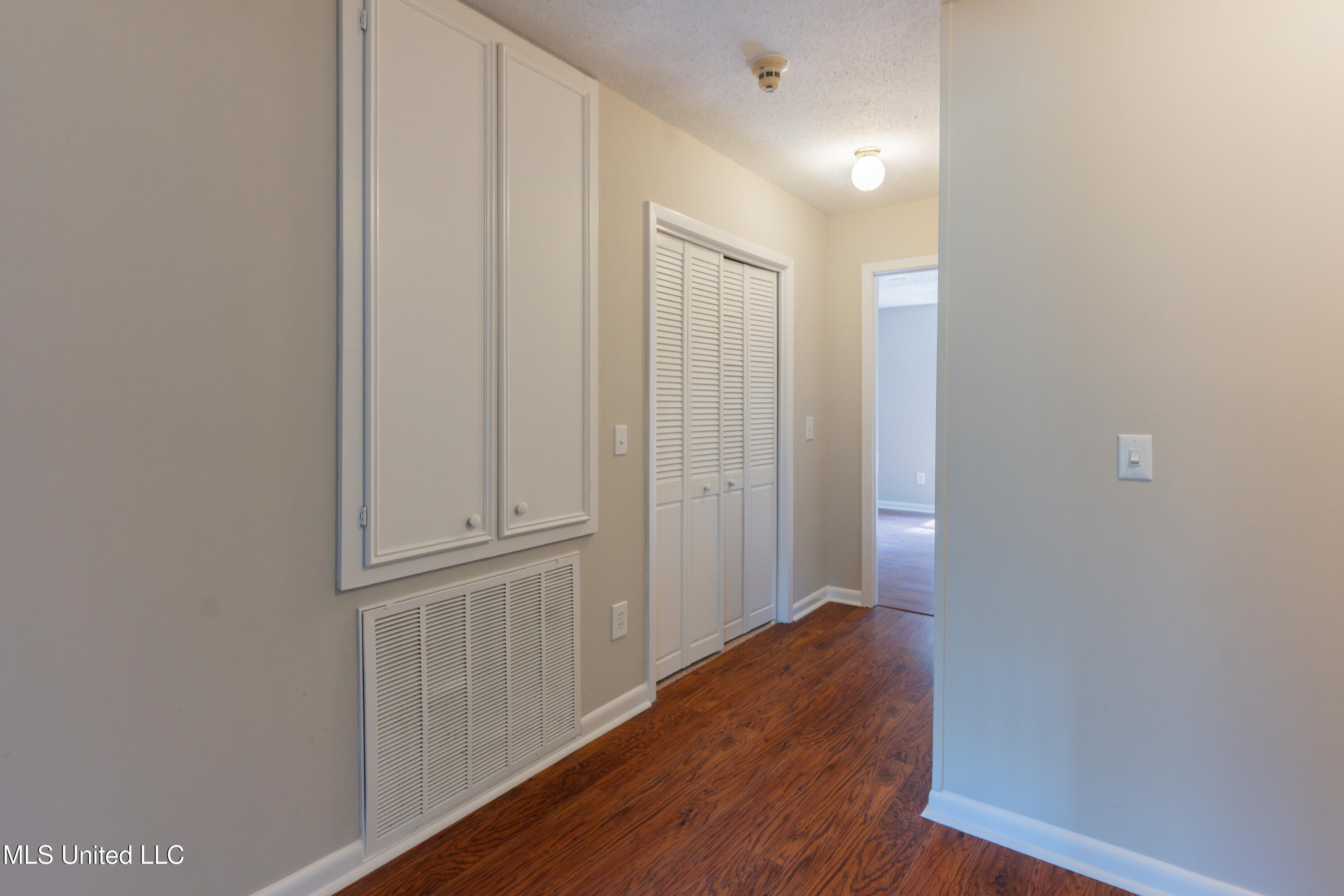 5232 Old Byram Road Byram, MS 39272 - Photo 46 of 77 46-Hallway