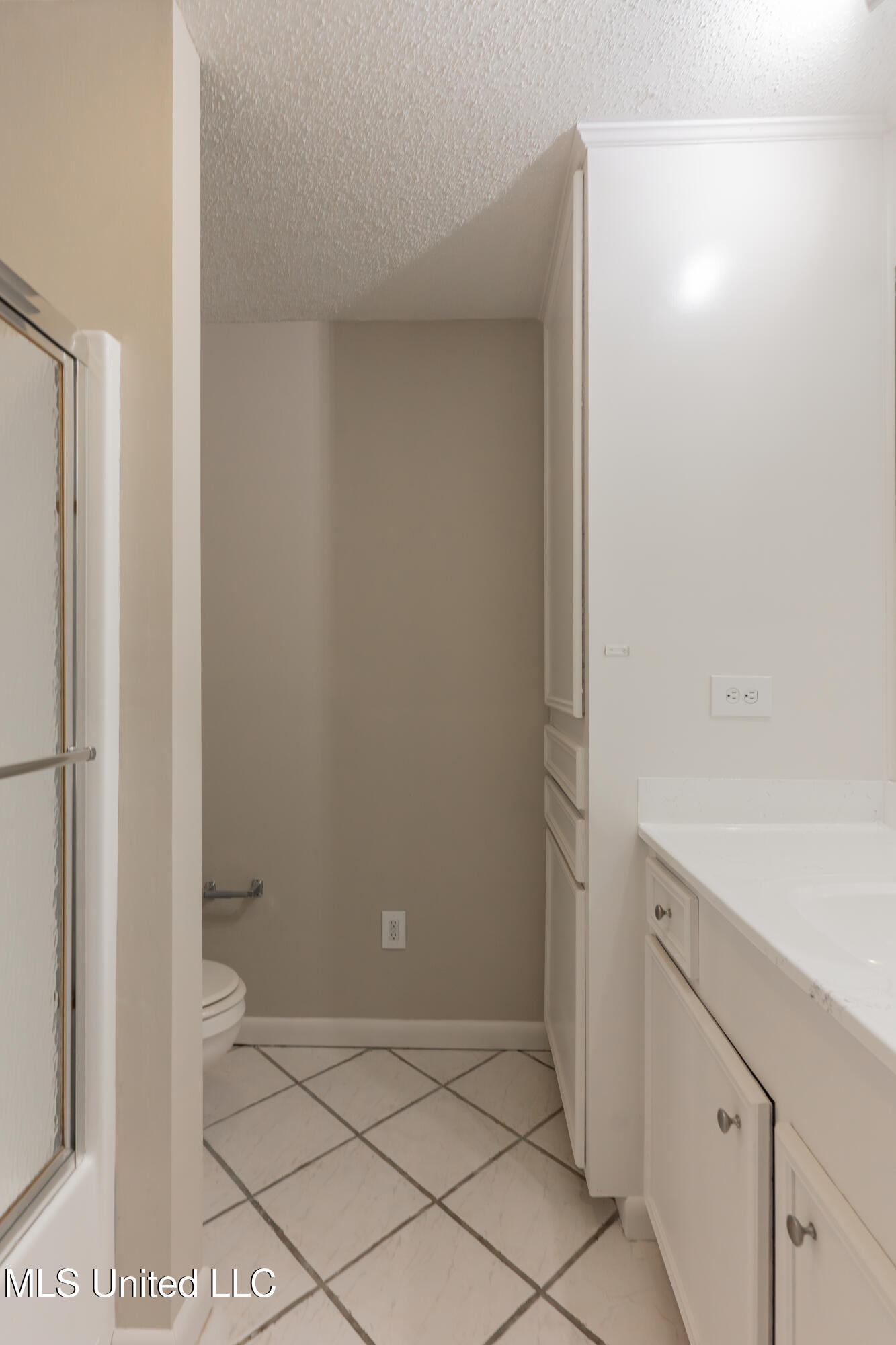 5232 Old Byram Road Byram, MS 39272 - Photo 55 of 77 55-HallBathroom