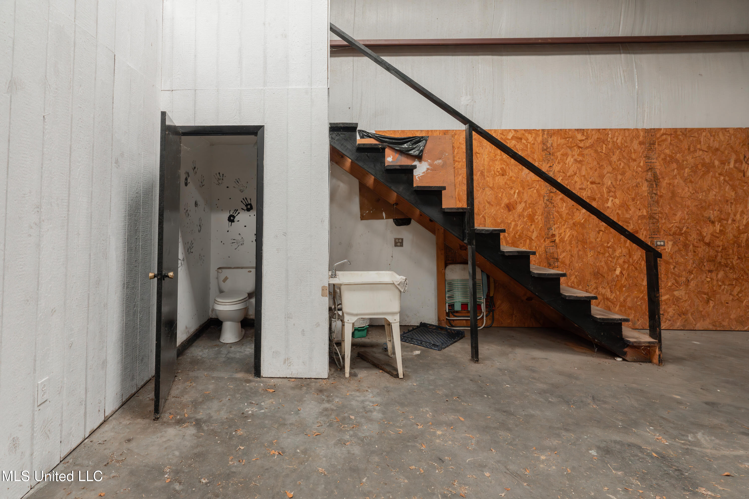 5232 Old Byram Road Byram, MS 39272 - Photo 75 of 77 75-Workshop