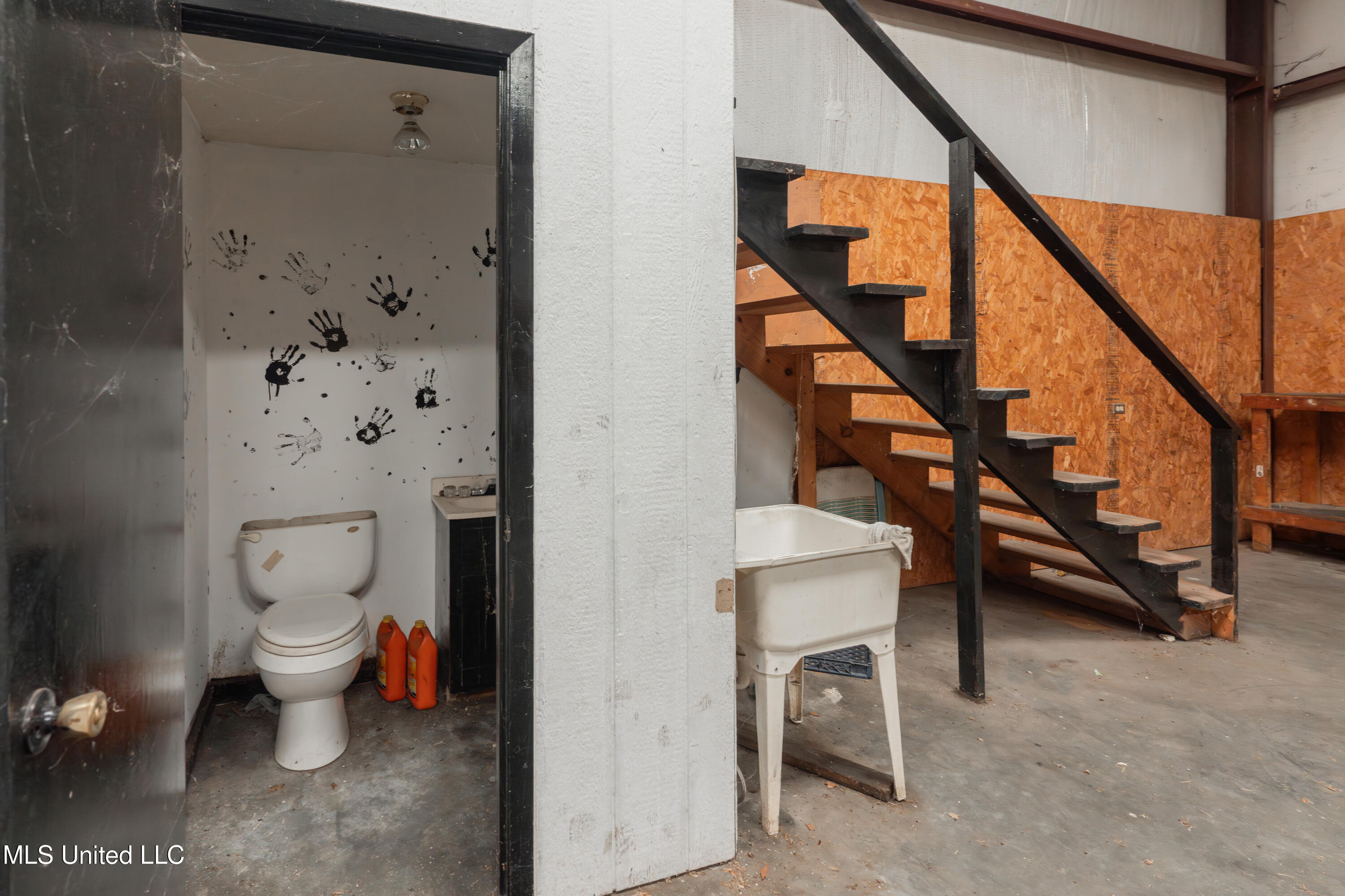 5232 Old Byram Road Byram, MS 39272 - Photo 76 of 77 76-Workshop