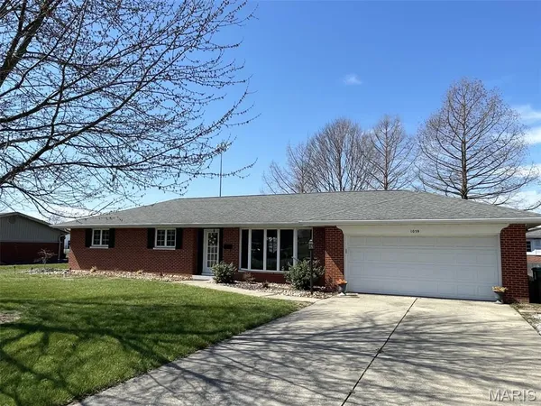 $289,900 | 1059 North Cherry Street, Breese, IL 62230