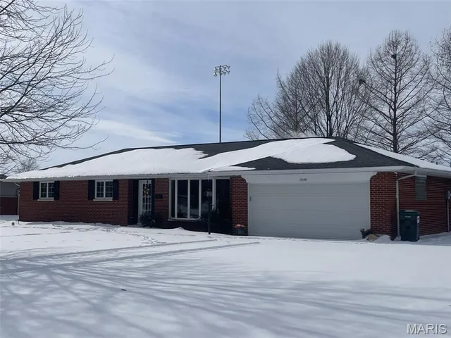 $289,900 | 1059 North Cherry Street, Breese, IL 62230