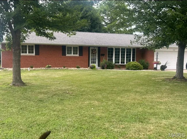 $289,900 | 1059 North Cherry Street, Breese, IL 62230