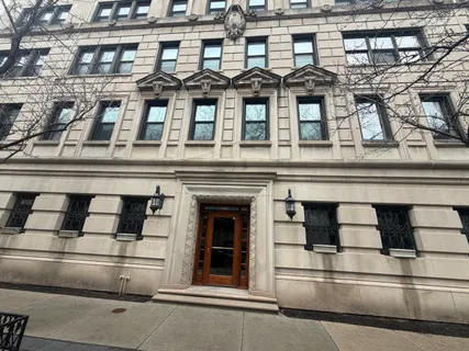 $399,500 | 2912 North Commonwealth Avenue, Unit 6A, Chicago, IL 60657