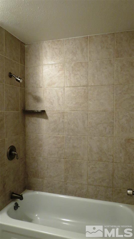 2015 Trainer Way Reno, NV 89512 - Photo 19 of 22 a bathroom with a shower and a bathtub