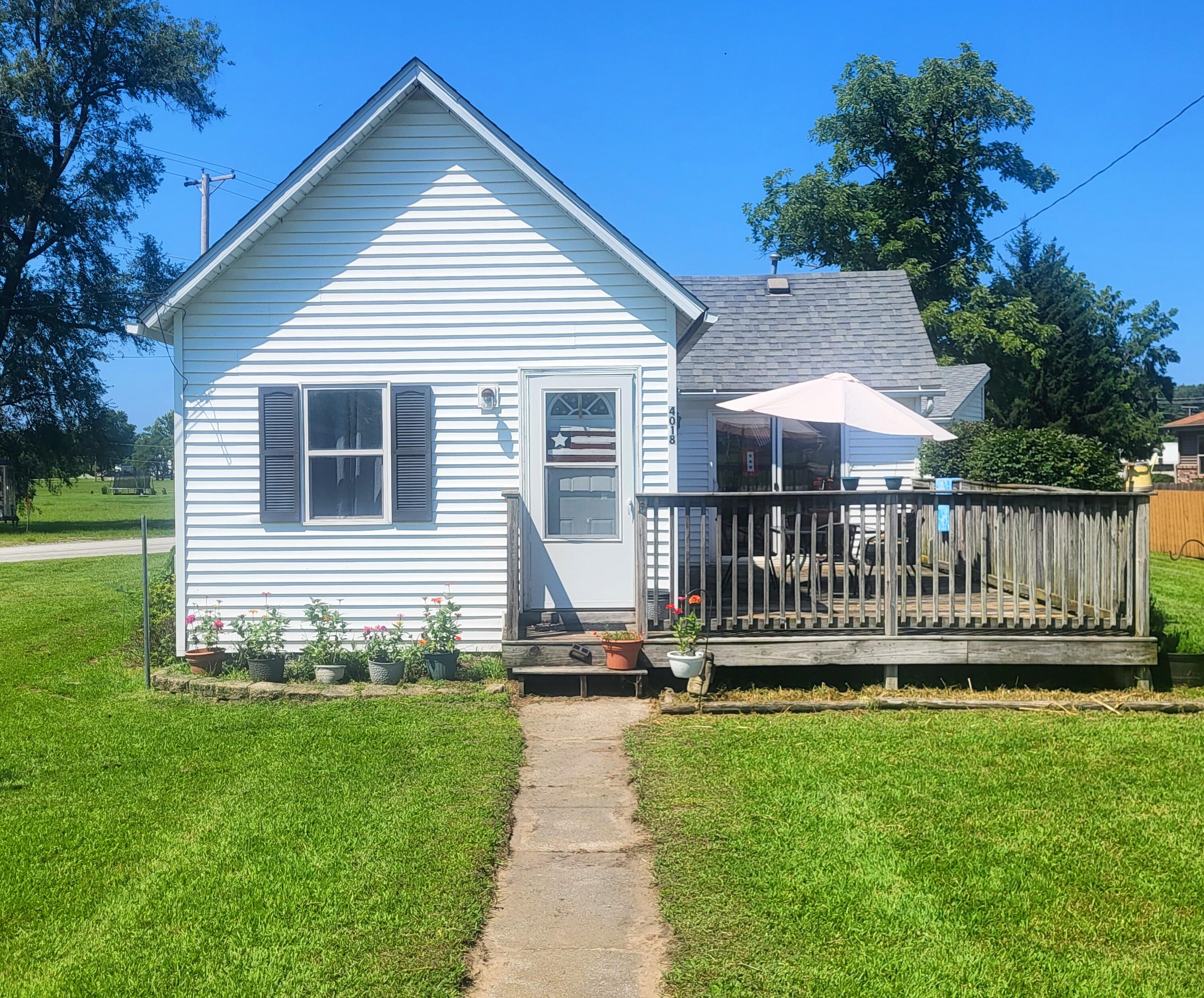 4018 East Kellar Street DeMotte, IN 46310 - Photo 2 of 17 3000x2488