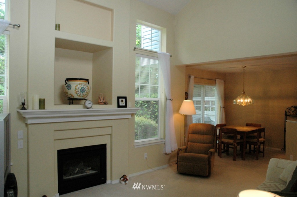 19173 110th Place Southeast Renton, WA 98055 - Photo 3 of 10 Gallery Image 3