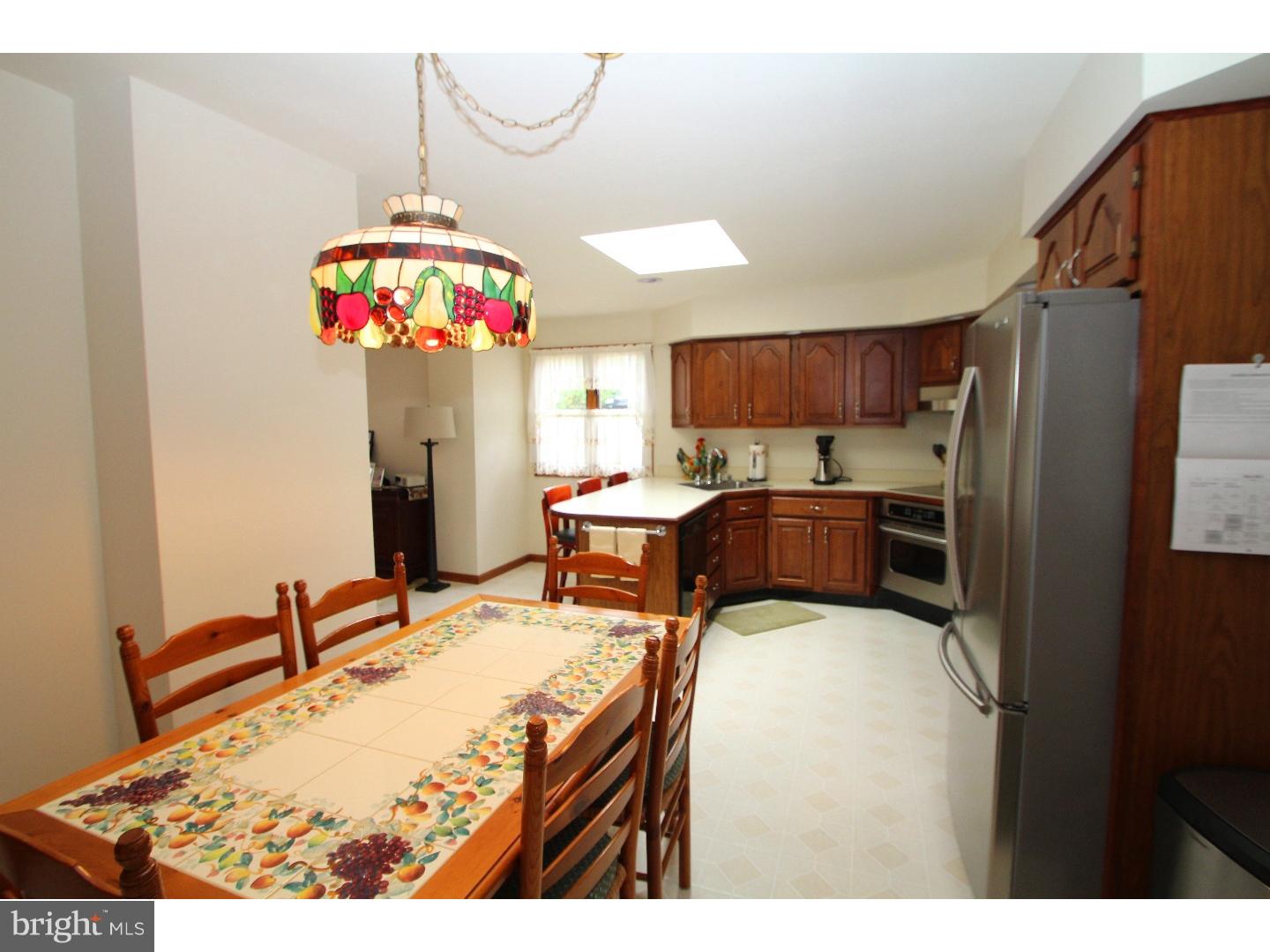530 Midvale Road Upper Darby, PA 19082 - Photo 3 of 24