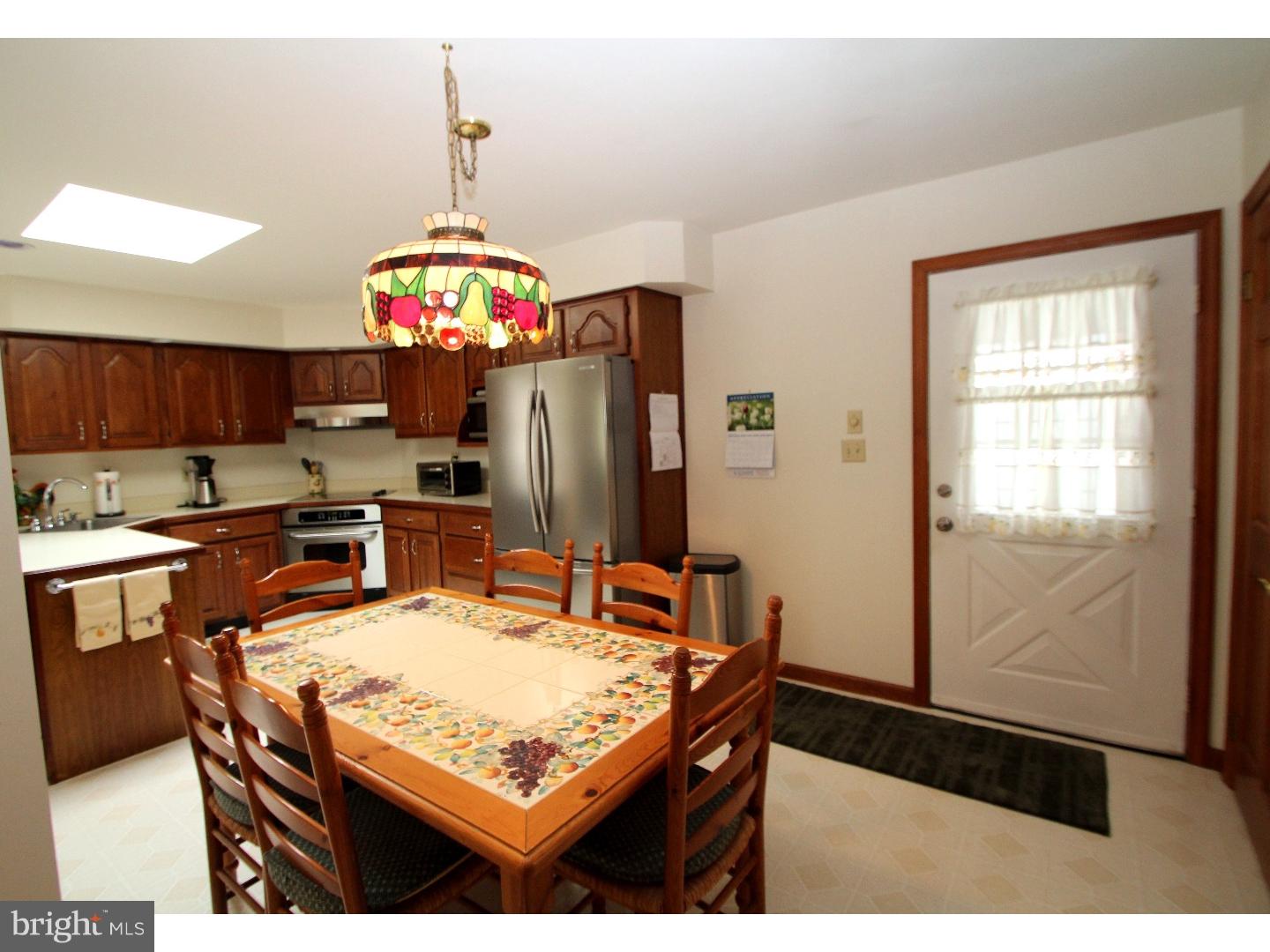 530 Midvale Road Upper Darby, PA 19082 - Photo 4 of 24