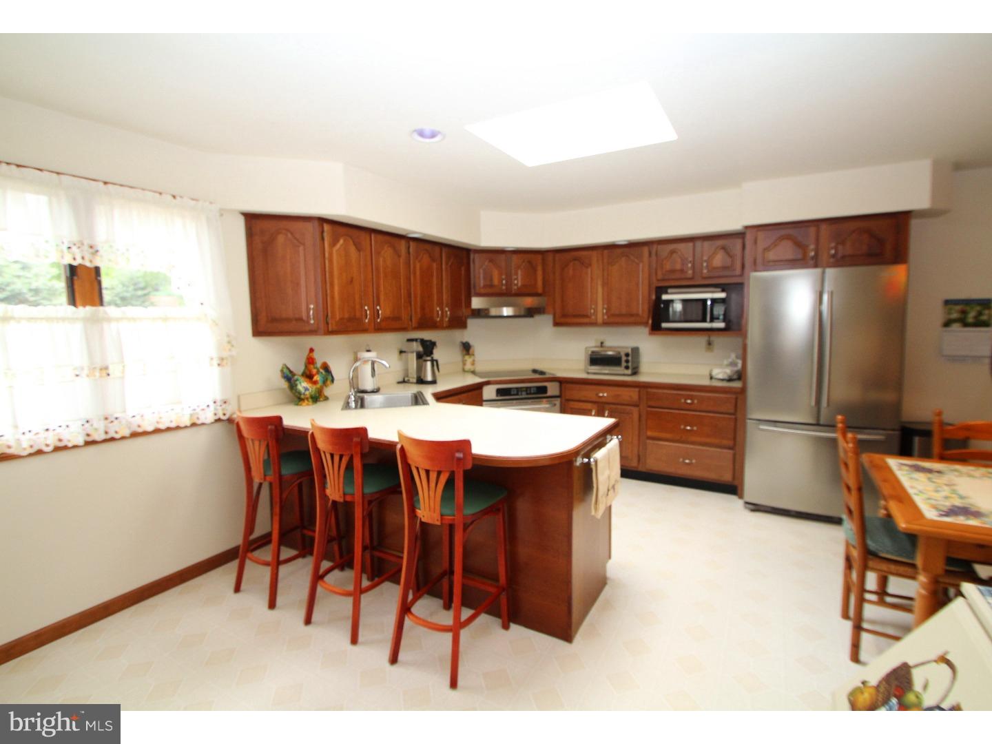 530 Midvale Road Upper Darby, PA 19082 - Photo 5 of 24