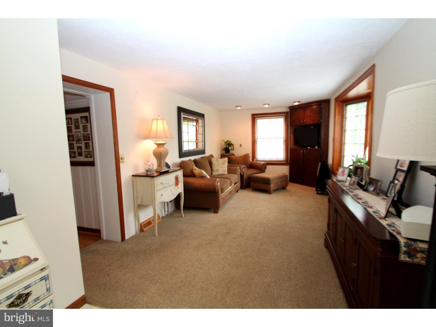 530 Midvale Road Upper Darby, PA 19082 - Photo 8 of 24 Family Room