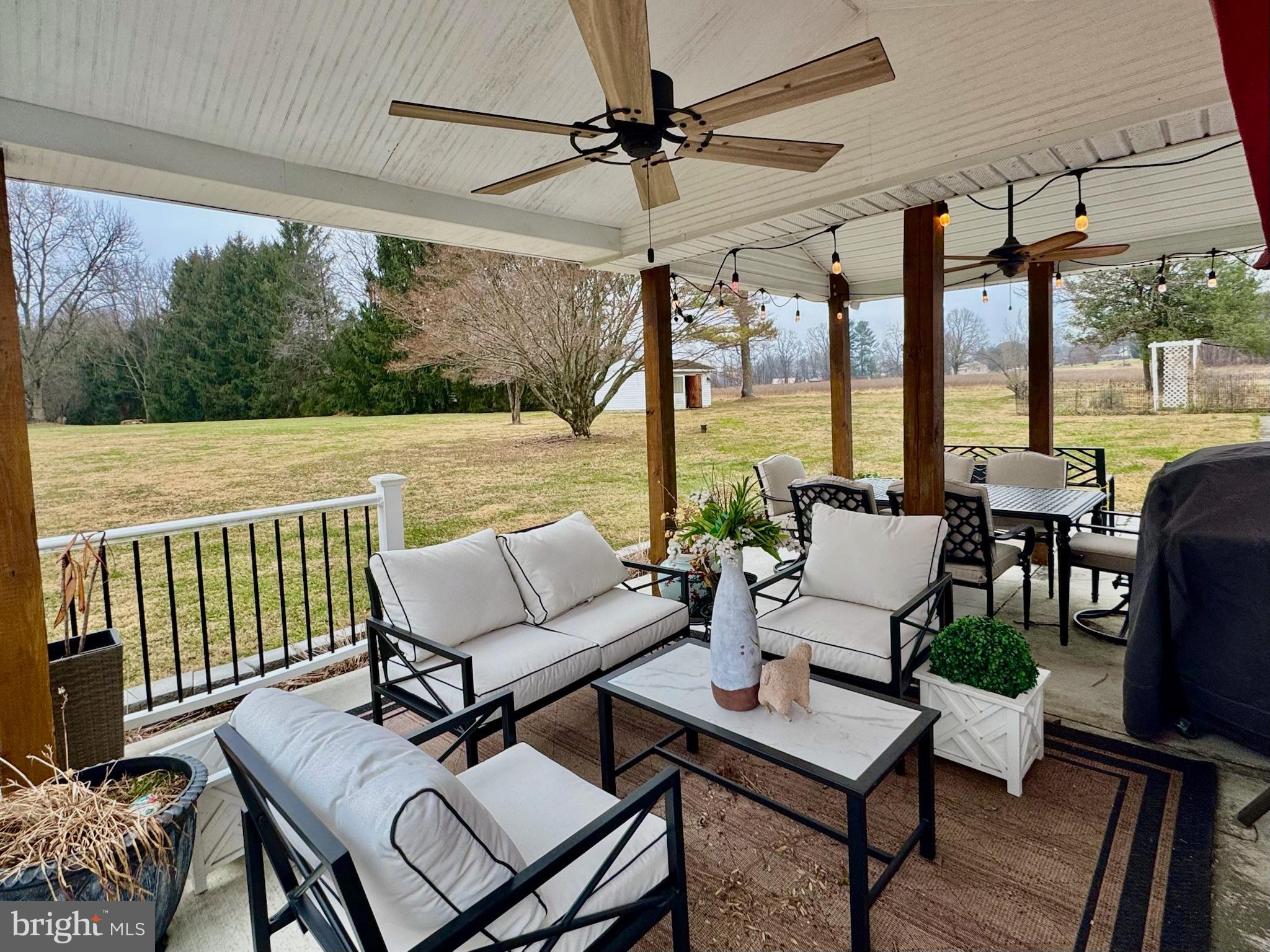 7397 New Cut Road Kingsville, MD 21087 - Photo 38 of 42 a living room with patio furniture and a garden