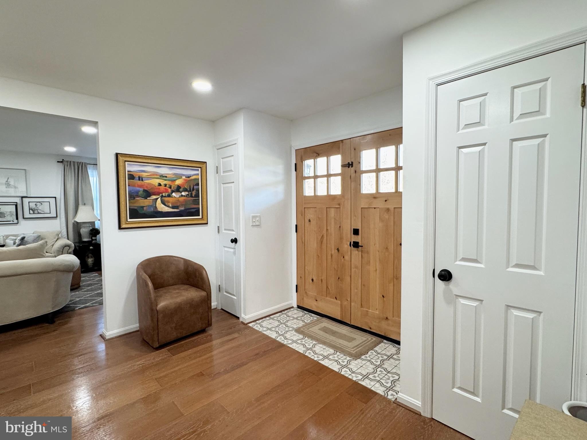 7397 New Cut Road Kingsville, MD 21087 - Photo 8 of 42 a living room with furniture and a painting