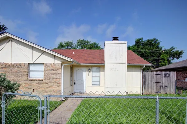 $1,200 | 708 North Cooper Street, Unit 710, Arlington, TX 76011