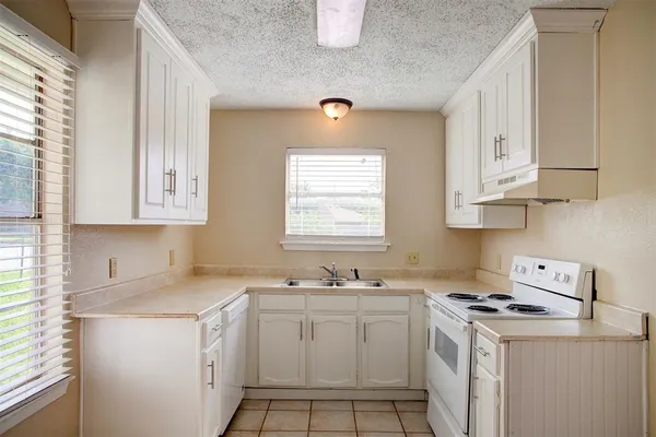 $1,200 | 708 North Cooper Street, Unit 710, Arlington, TX 76011