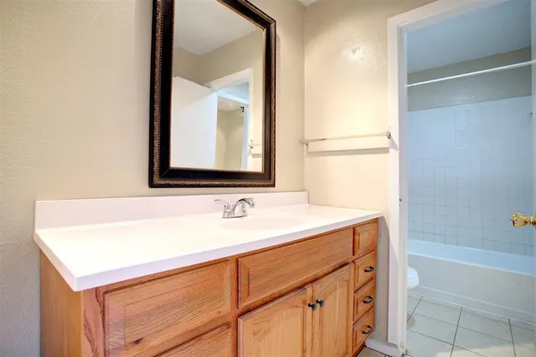 $1,200 | 708 North Cooper Street, Unit 710, Arlington, TX 76011