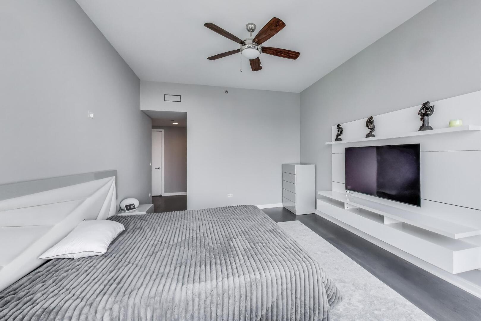 60 East Monroe Street, Unit 5103 Chicago, IL 60603 - Photo 23 of 63 a bedroom with bed and tv