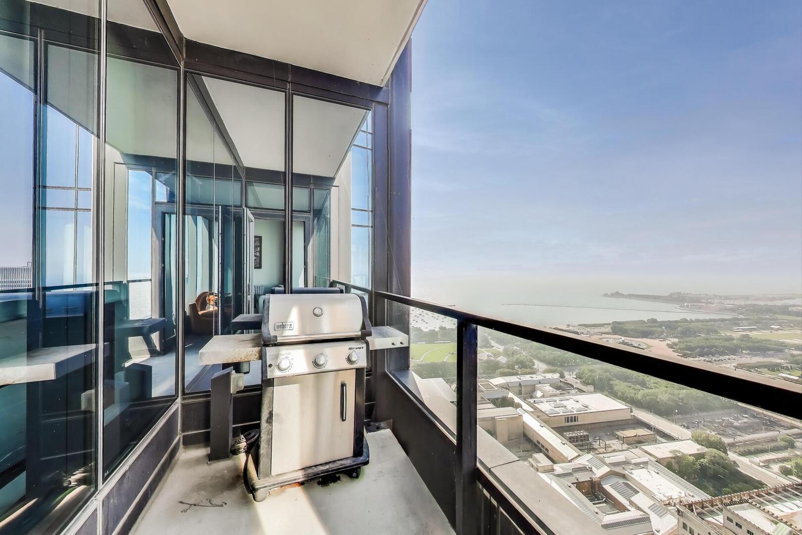 60 East Monroe Street, Unit 5103 Chicago, IL 60603 - Photo 32 of 63 a view of balcony and deck