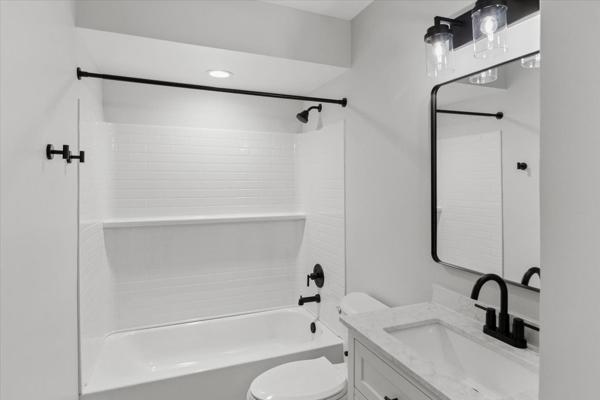3082 Antelope Springs Road Northbrook, IL 60062 - Photo 17 of 28