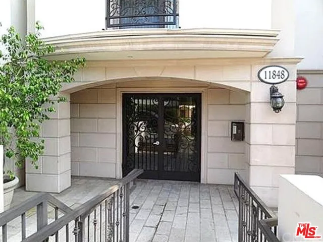 $5,495 | 11848 Kiowa Avenue, Unit 306, Los Angeles, CA 90049