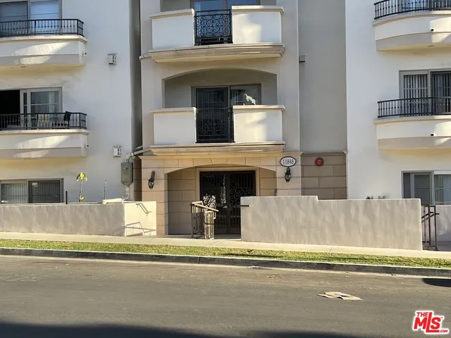 $5,495 | 11848 Kiowa Avenue, Unit 306, Los Angeles, CA 90049