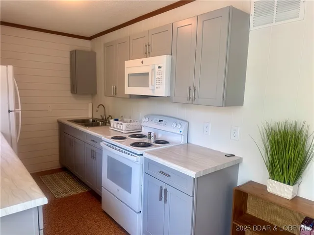 $210,000 | 30052 Meadow Drive, Rocky Mount, MO 65072