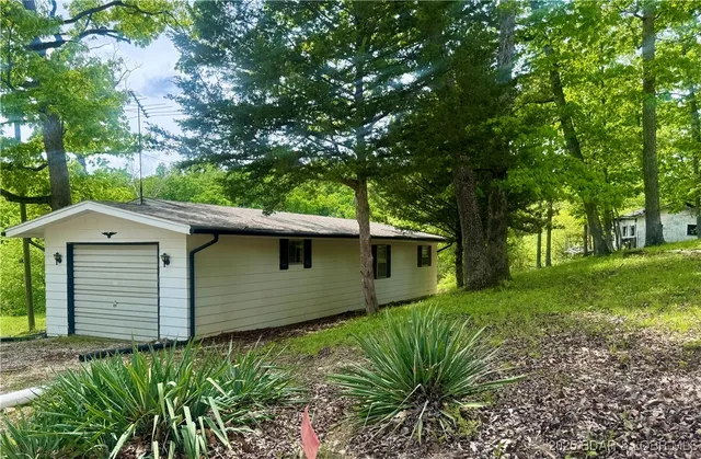 $210,000 | 30052 Meadow Drive, Rocky Mount, MO 65072