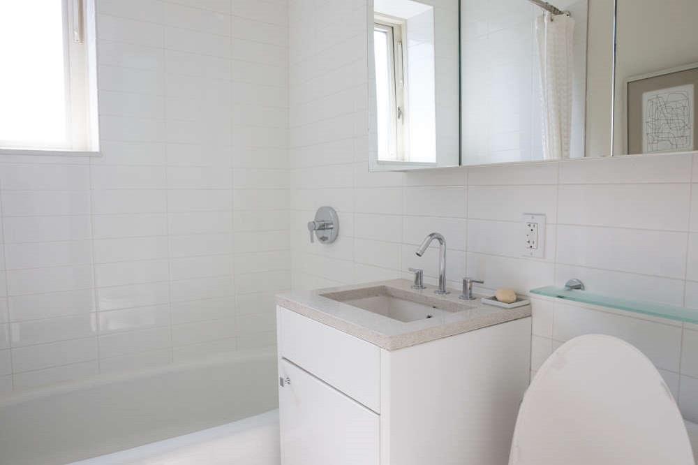8 Peter Cooper Road, Unit 1A Manhattan, NY 10010 - Photo 5 of 10 a bathroom with a sink and a bathtub