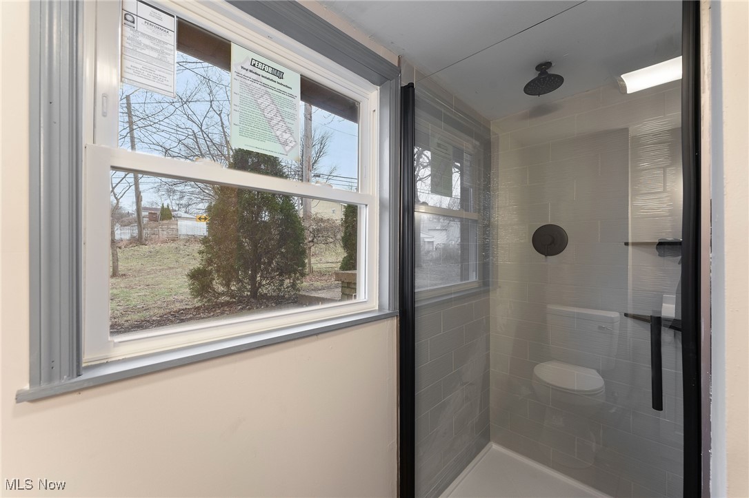 2971 Mogadore Road Akron, OH 44312 - Photo 36 of 45 Bathroom with a healthy amount of sunlight and tiled shower