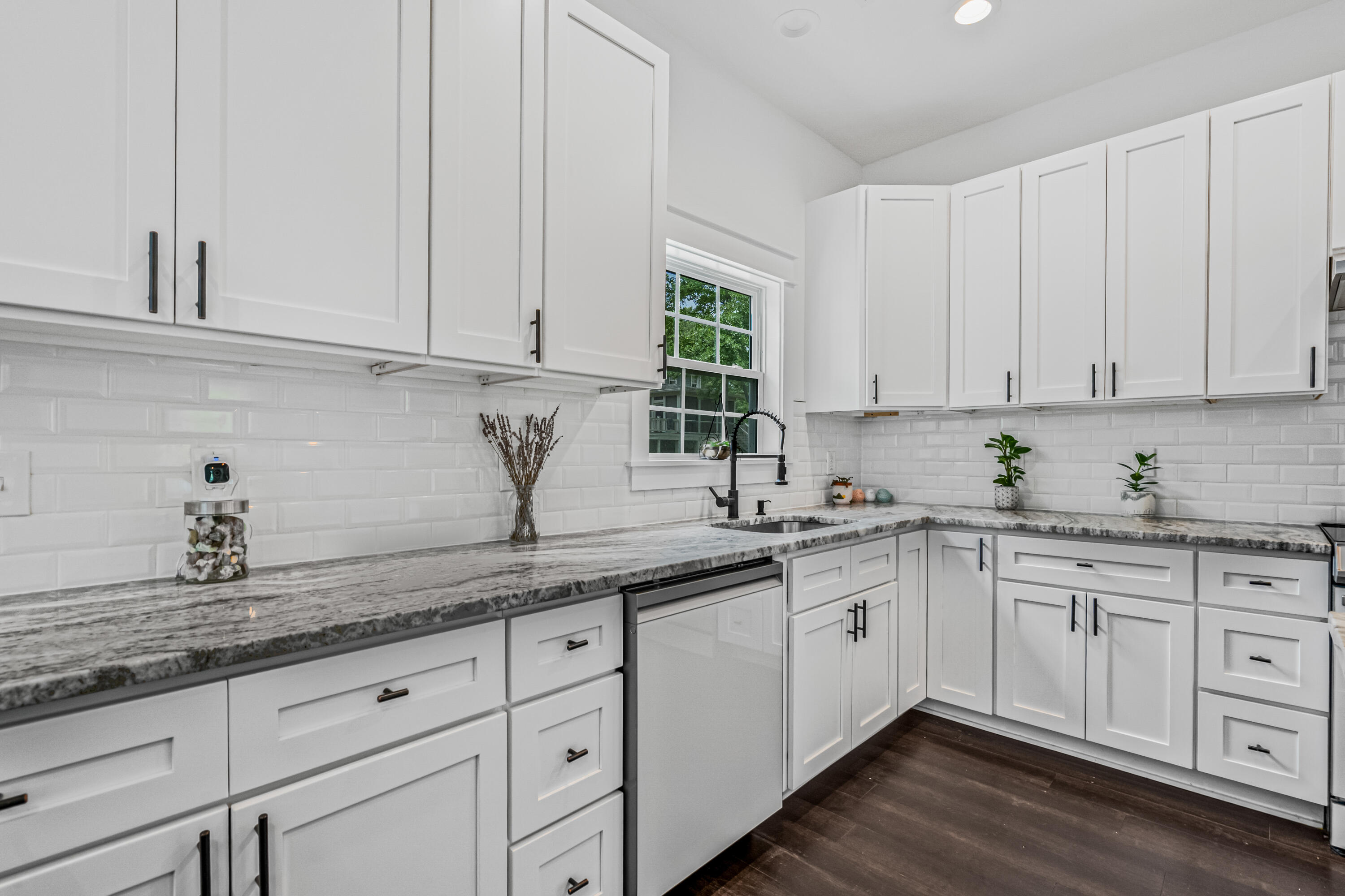 5681 Captain Kidd Road Hollywood, SC 29449 - Photo 17 of 49 Kitchen