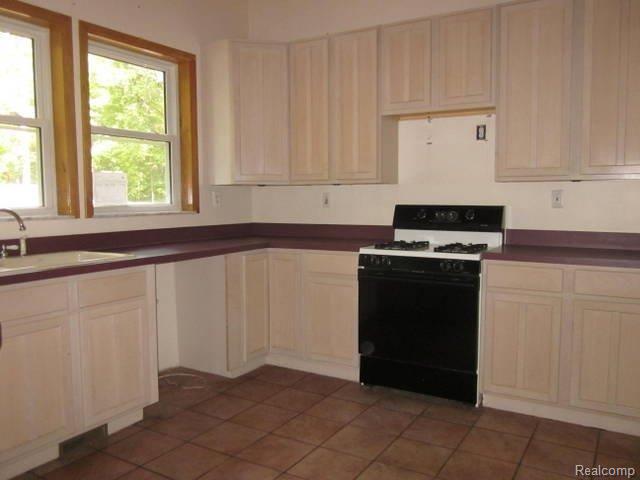 3120 East Coon Lake Road Howell, MI 48843 - Photo 3 of 23 3 KITCHEN 2.JPG