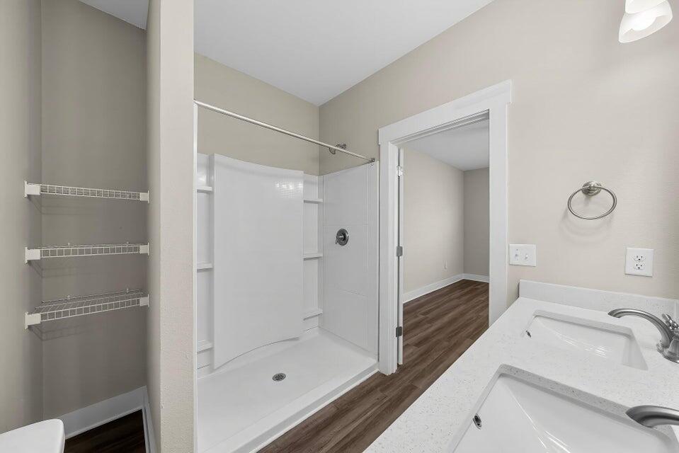 274 Date Palm Lane, Unit HORIZON Freeport, FL 32439 - Photo 10 of 25 a bathroom with a tub and a sink